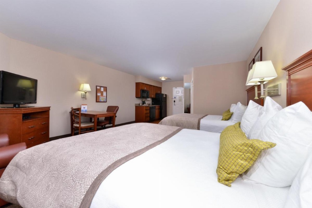 Studio Suite with Two Queen Beds and Hearing Mobility Accessible Tub