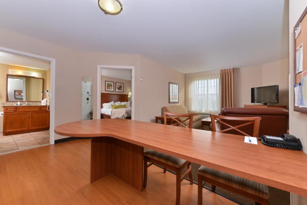 Queen Room with One Queen and Mobility Accessible Tub